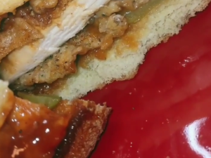 Crunchy Chicken Sandwich w/ Fries